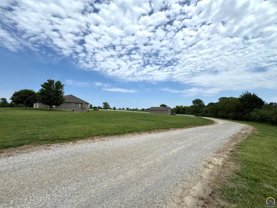 5230 SW Knudsen Rd, Topeka, KS 66610 - #3