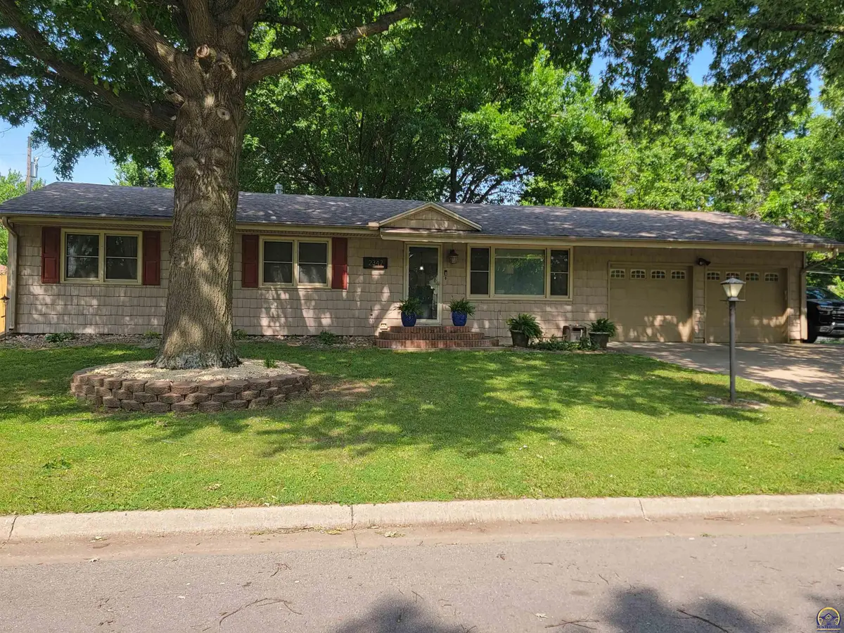 2347 Arrowhead Dr, Emporia, KS 66801-4964 - #1