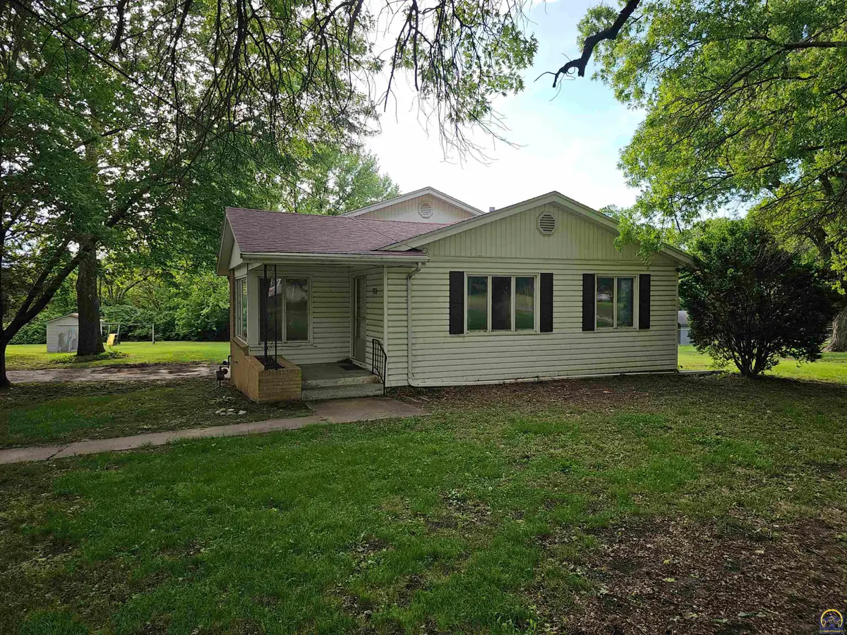 3205 NW Rochester Rd, Topeka, KS 66617 - #1