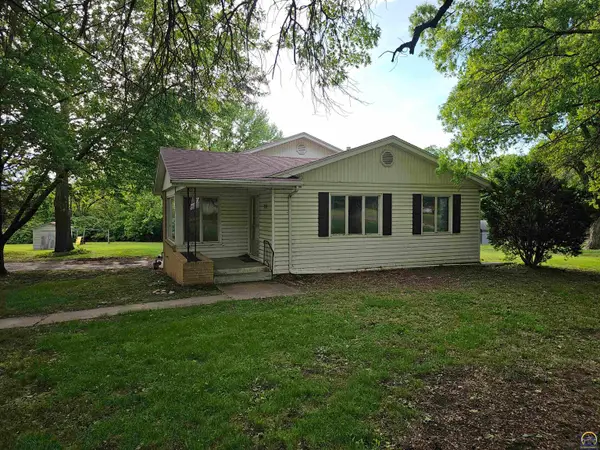 3205 NW Rochester Rd, Topeka, KS 66617