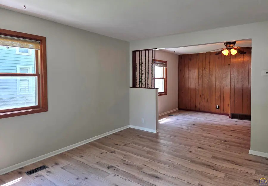525 NE Emmett St, Topeka, KS 66616 - #3