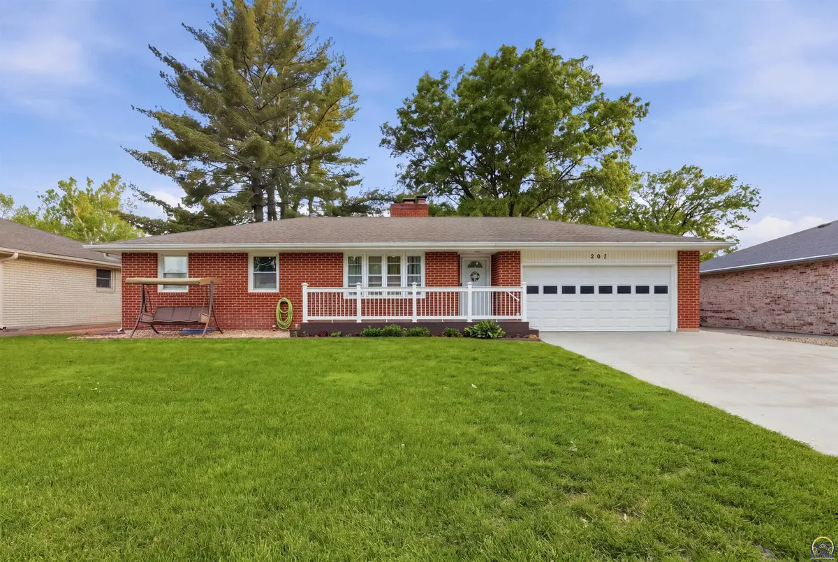 201 Sage Rd, Silver Lake, KS 66539 - #1