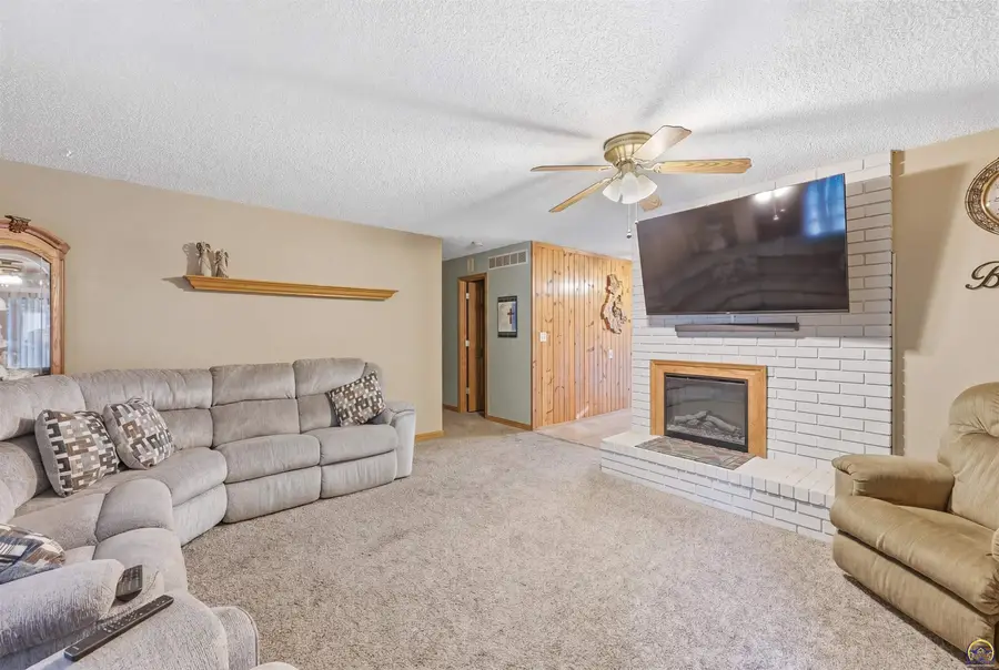 201 Sage Rd, Silver Lake, KS 66539 - #3