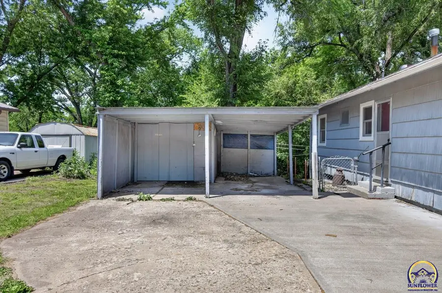 3717 SE Humboldt St, Topeka, KS 66609 - #2