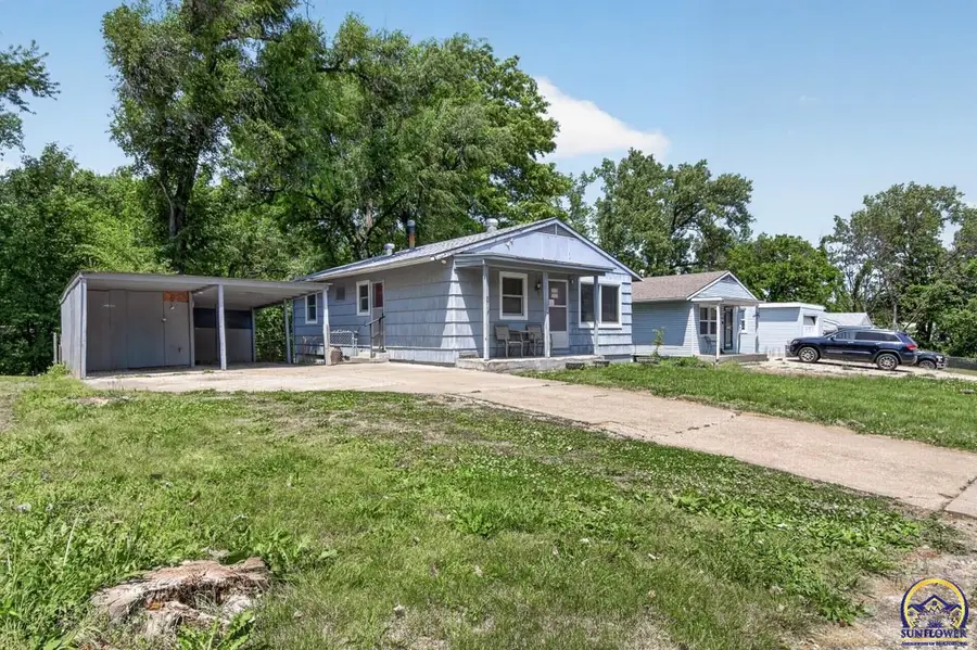 3717 SE Humboldt St, Topeka, KS 66609 - #3