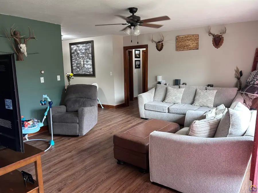 407 7th St, Americus, KS 66835 - #3