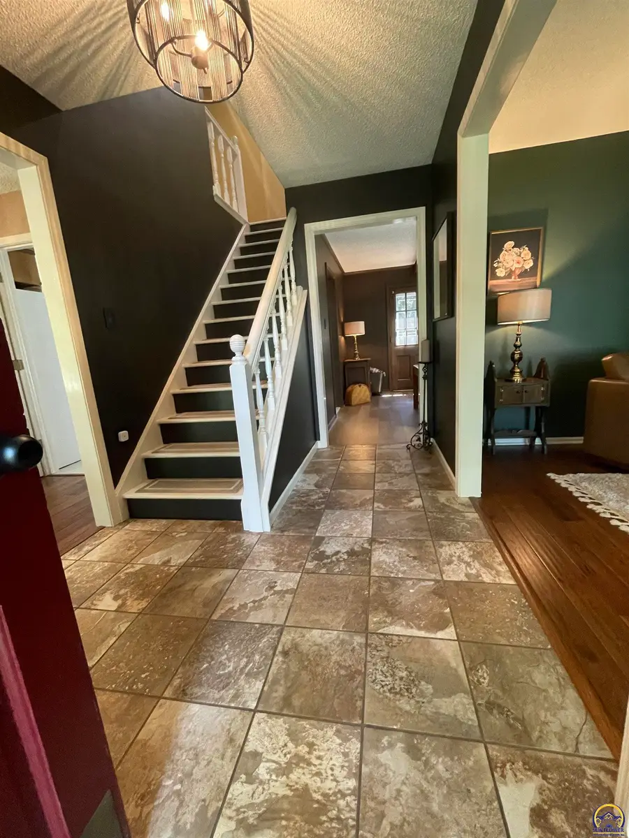3310 SW Randolph Ave, Topeka, KS 66611 - #2