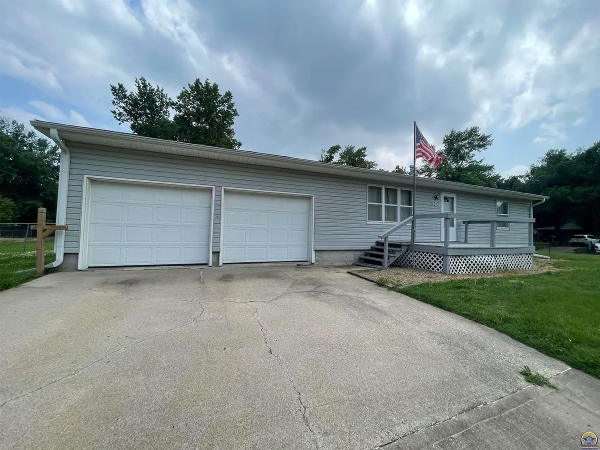 301 E Potwin Ave, Emporia, KS 66801 - #1