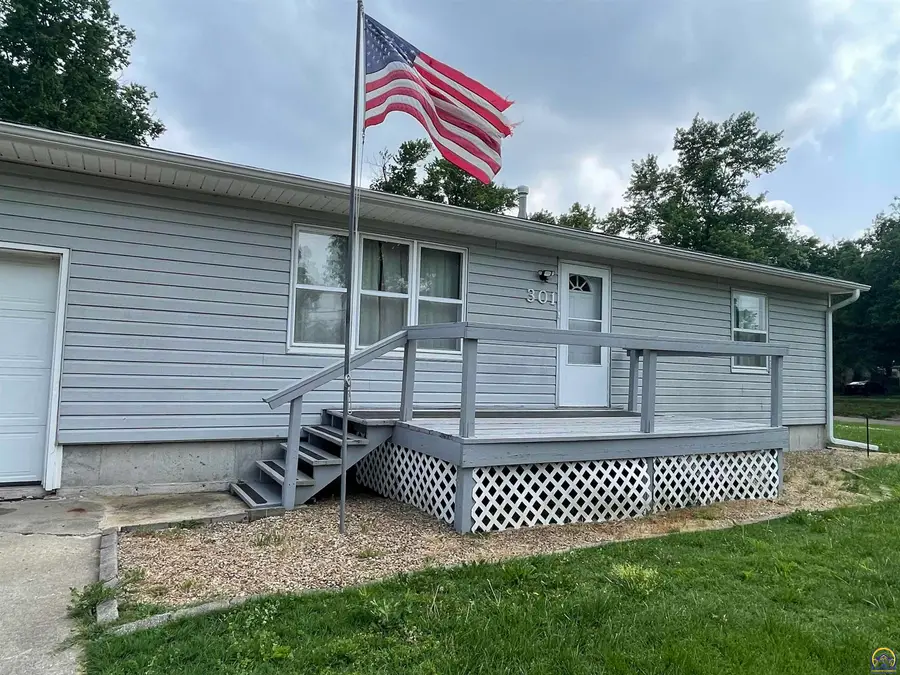 301 E Potwin Ave, Emporia, KS 66801 - #2