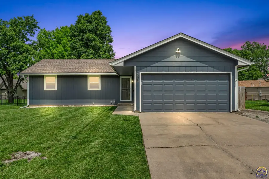 594 Griswold St, Rossville, KS 66533 - #2