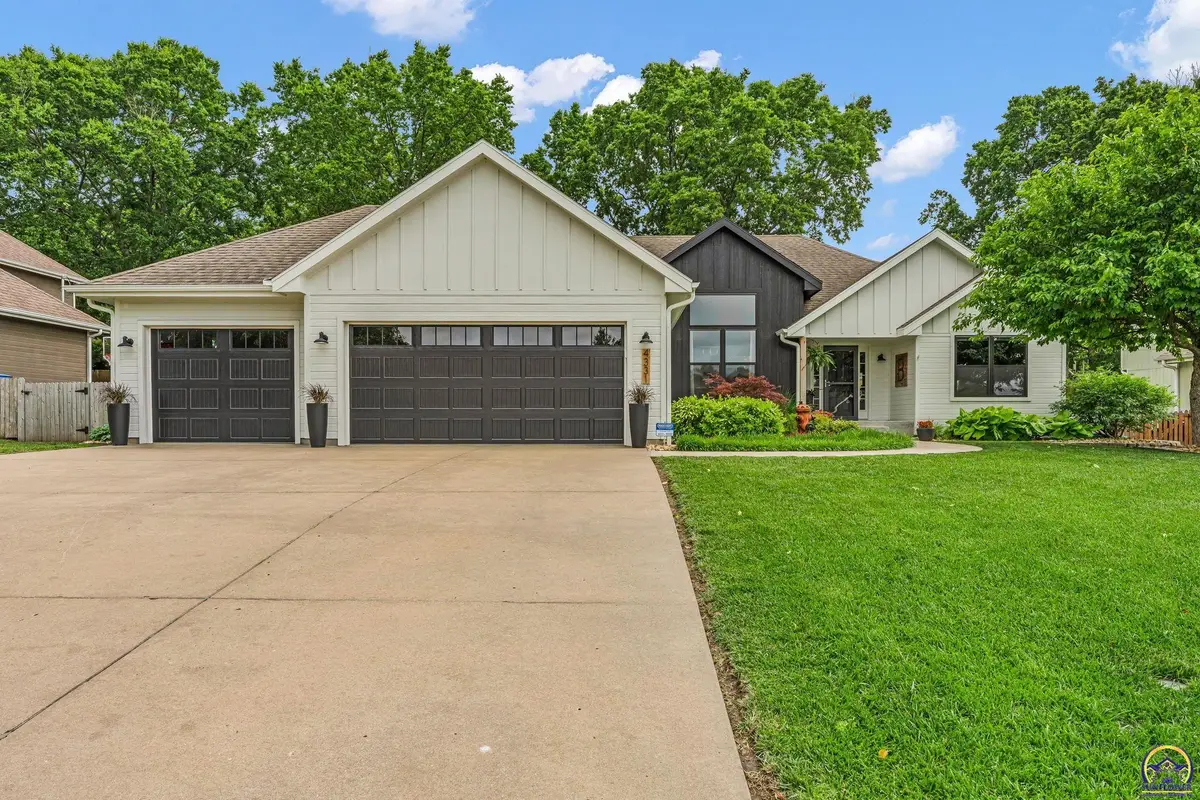 4331 SE 24th Ct, Tecumseh, KS 66542 - #1