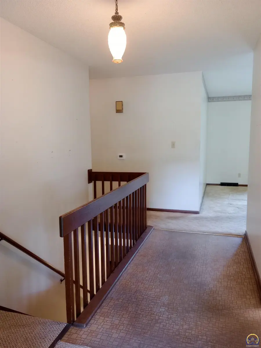 114 W Fifth St, Hoyt, KS 66440 - #2