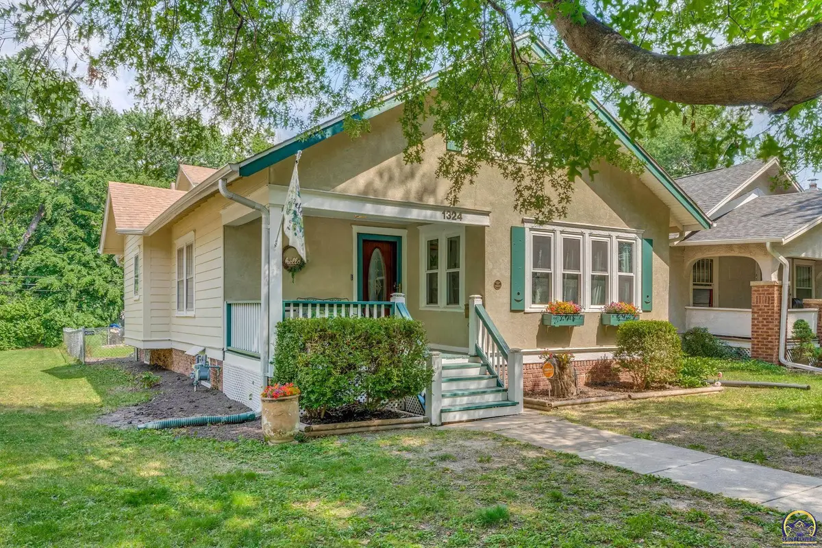 1324 SW Macvicar Ave, Topeka, KS 66604 - #1