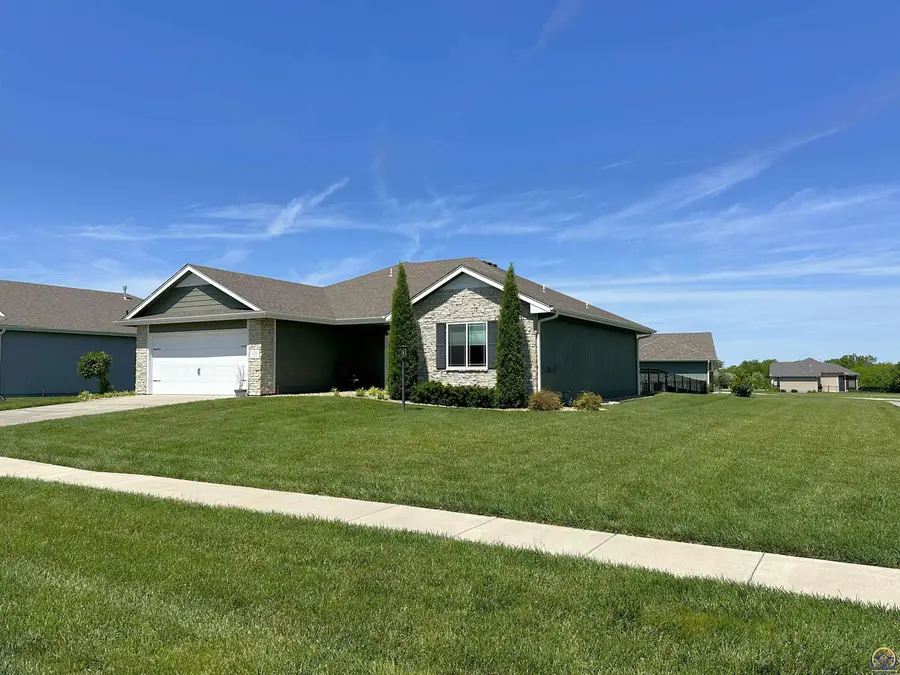 3220 SE Blackjack Cir, Topeka, KS 66609 - #2