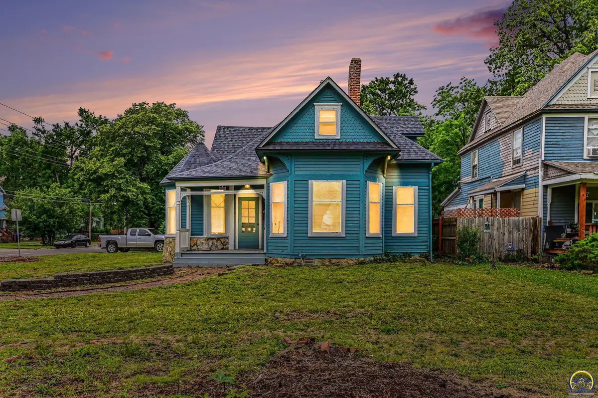 435 SW Buchanan St, Topeka, KS 66606 - #1