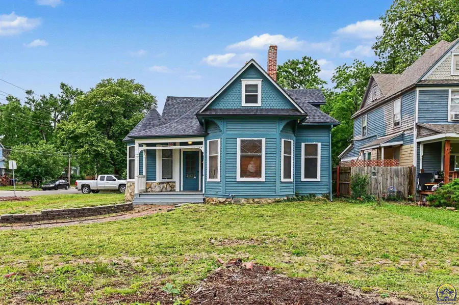435 SW Buchanan St, Topeka, KS 66606 - #2