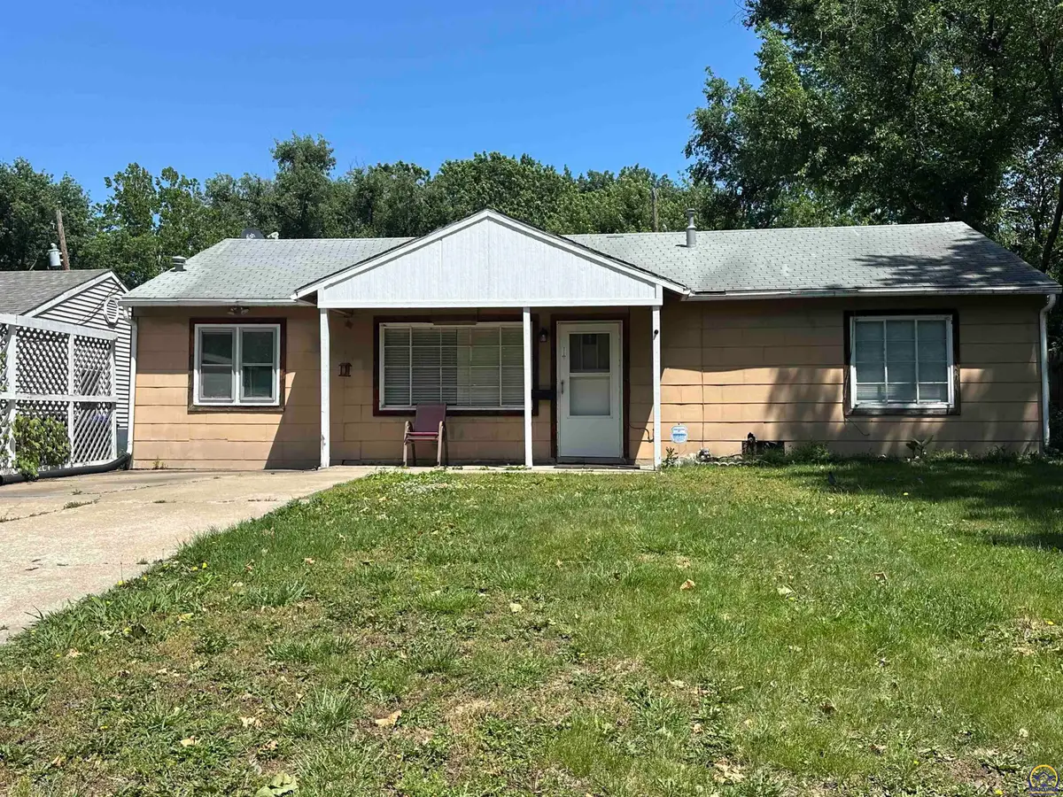 3636 SW Mayo Ave, Topeka, KS 66611 - #1