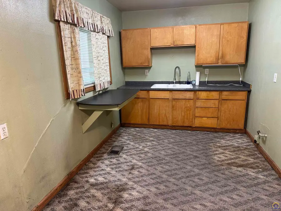 3636 SW Mayo Ave, Topeka, KS 66611 - #3