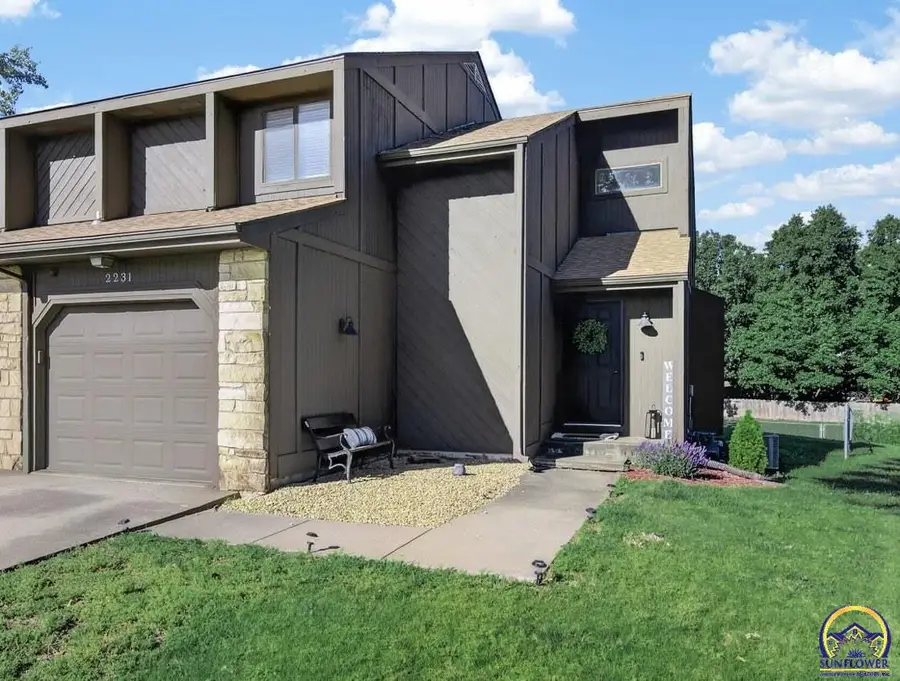 2231 SW Brandywine Ln, Topeka, KS 66614 - #2