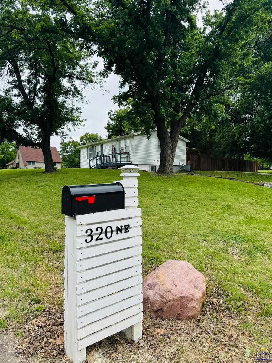 320 NE 58th St, Topeka, KS 66617 - #2