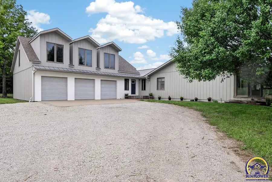 8040 SW 61st St, Topeka, KS 66610 - #2