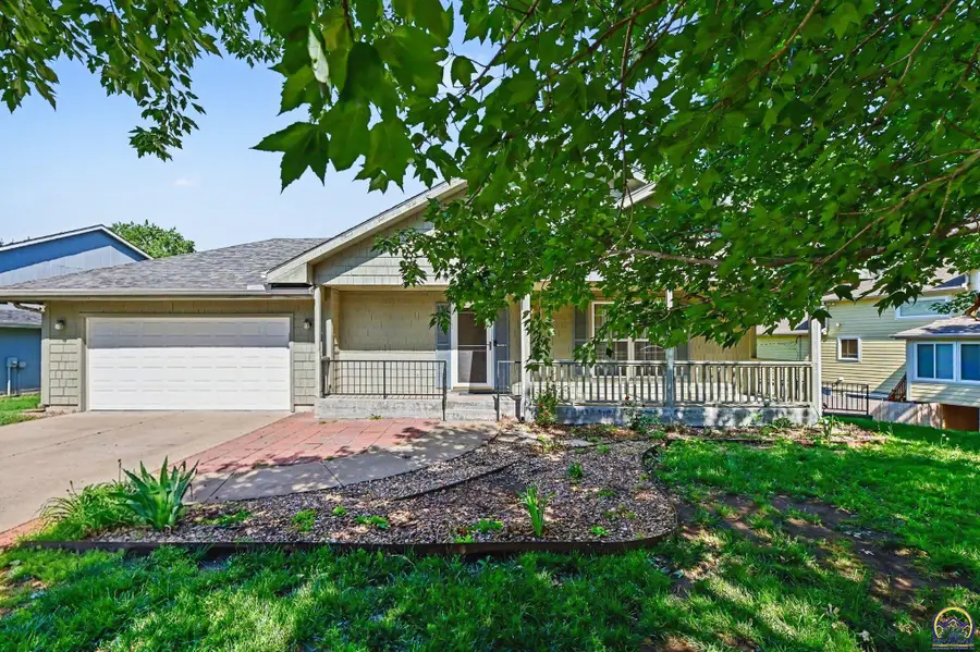 3355 SW Westport Dr, Topeka, KS 66614 - #3