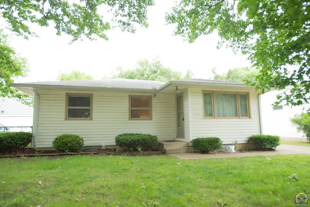 1905 SW Meadow Ln, Topeka, KS 66604 - #1