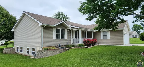 3508 SE Garden Ct, Topeka, KS 66605
