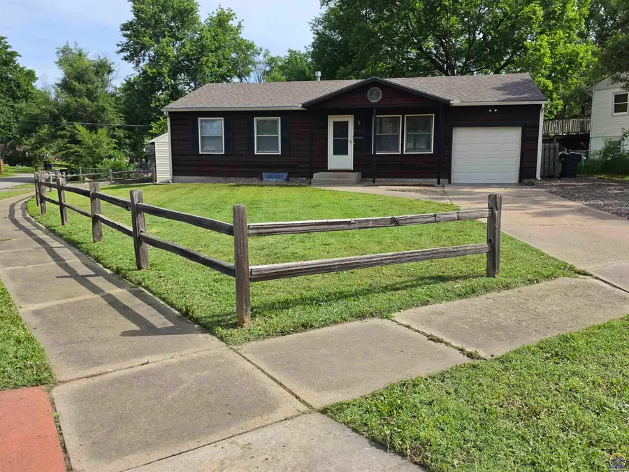1100 SE 35th Ter, Topeka, KS 66605 - #2