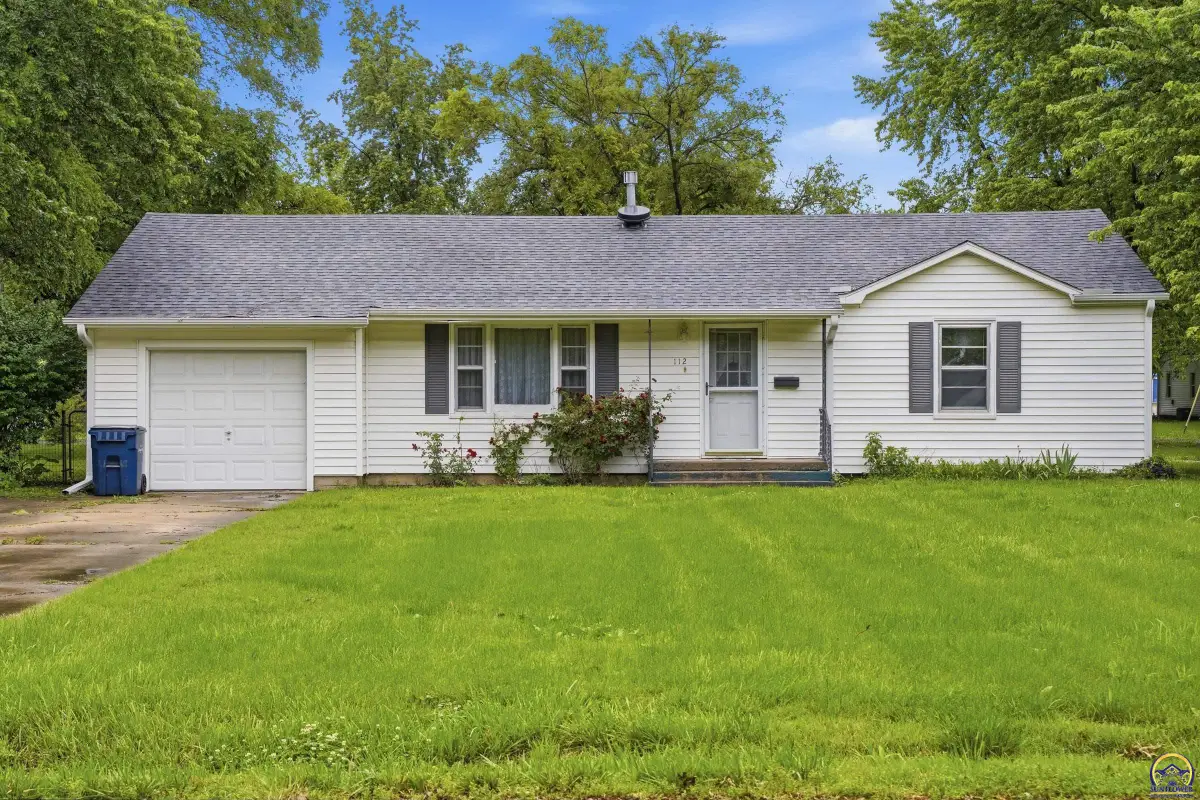 112 Main St, Osage City, KS 66523 - #1