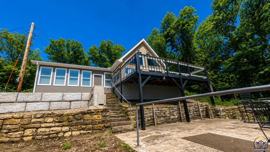 121 S Kahola Rd, Council Grove, KS 66846 - #2