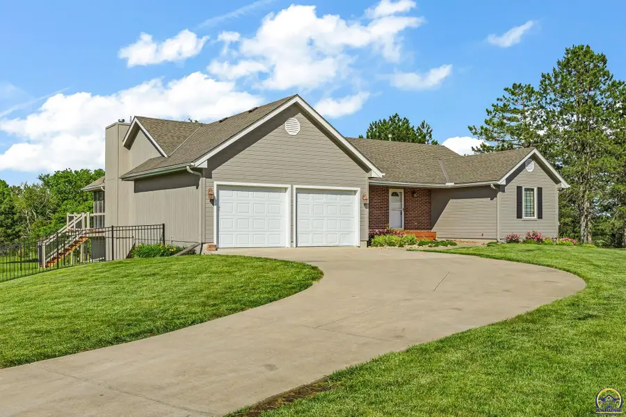 9015 SW 53rd St, Topeka, KS 66610 - #3