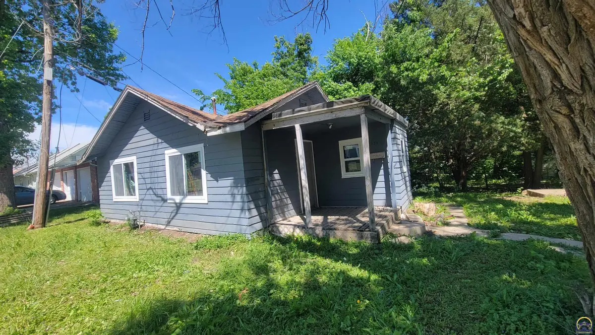 2324 SE Indiana Ave, Topeka, KS 66605 - #1