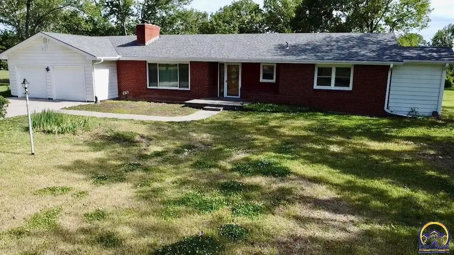 4249 NW 39th St, Topeka, KS 66618 - #2