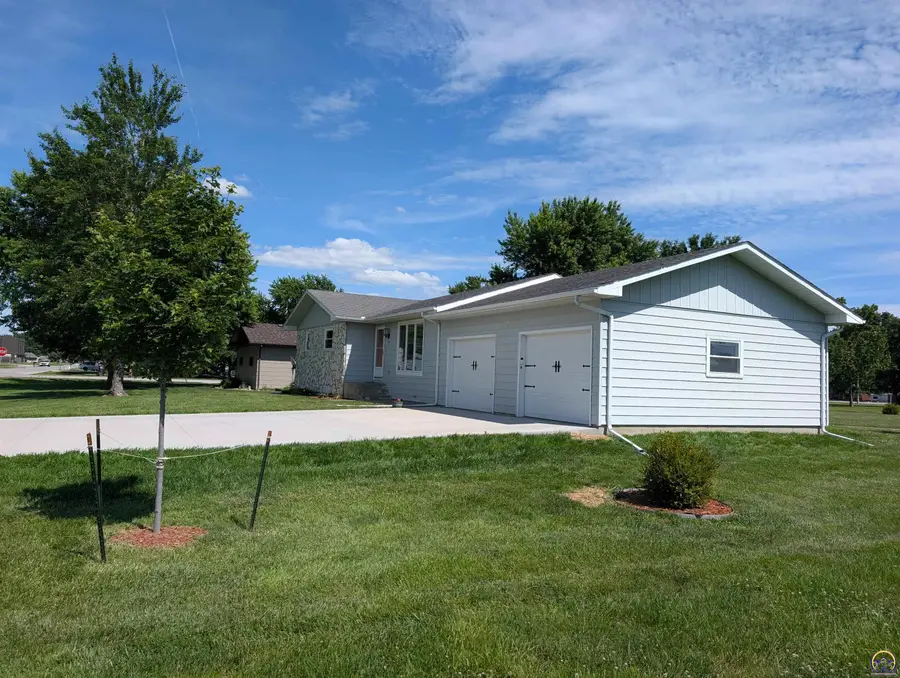 909 Martindale St, Burlington, KS 66856-0000 - #2