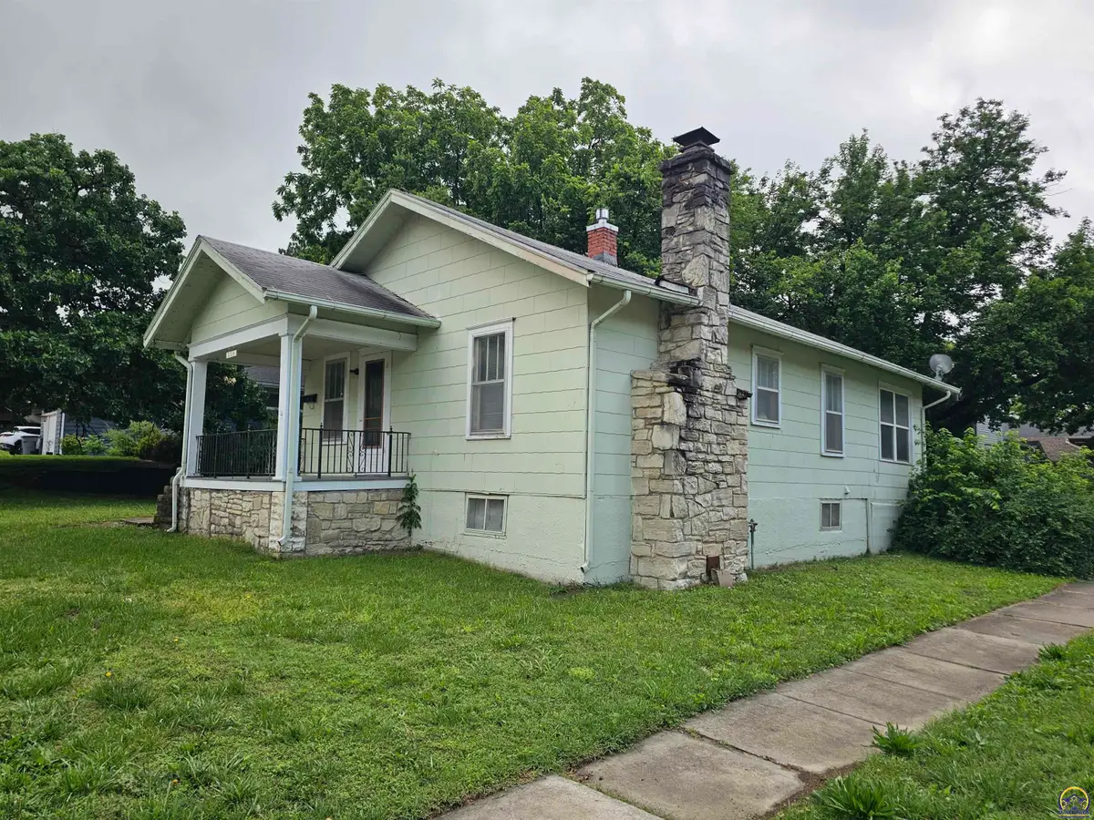 229 W 15th Ave, Emporia, KS 66801 - #1