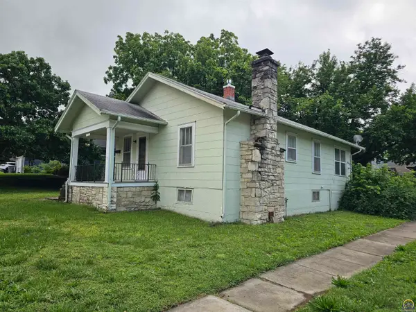 229 W 15th Ave, Emporia, KS 66801
