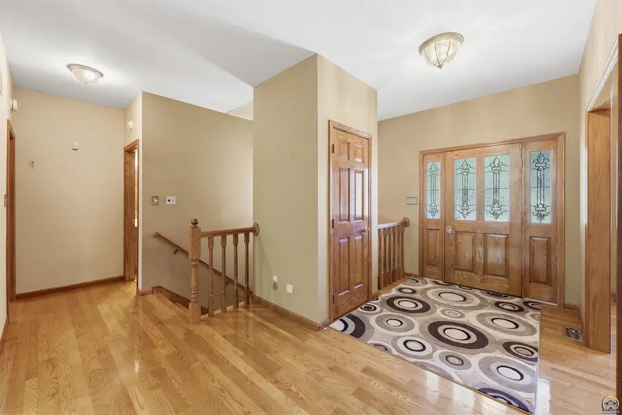 3300 SE Meadowview Dr, Topeka, KS 66605 - #3