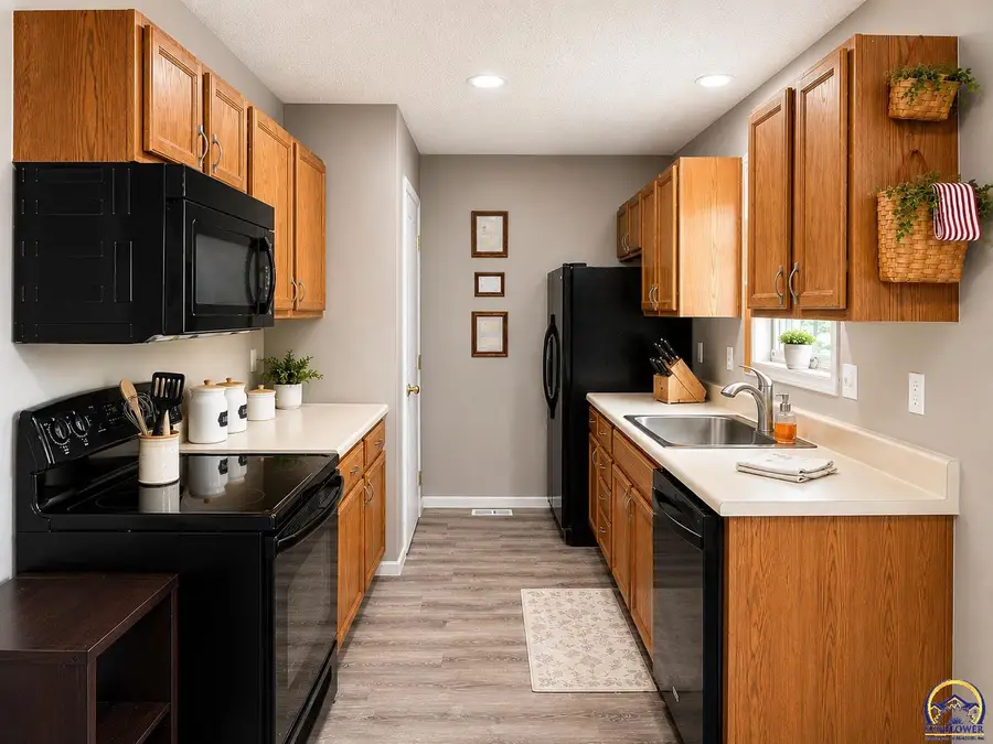 2020 NW Eugene St, Topeka, KS 66608 - #3