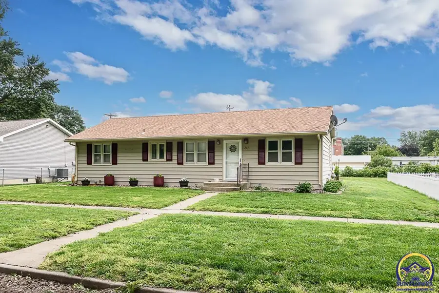 207 Main St, Perry, KS 66073 - #2