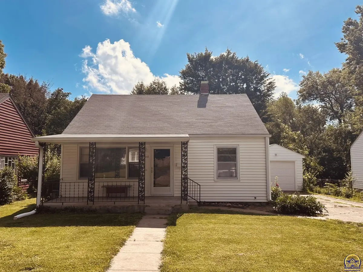 1112 SW Cambridge Ave, Topeka, KS 66606 - #1