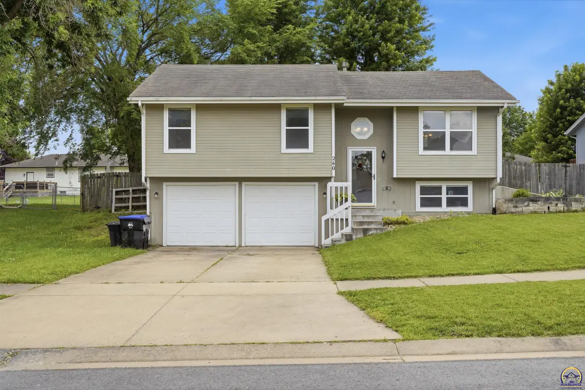 240 E Park Dr, Auburn, KS 66402 - #1
