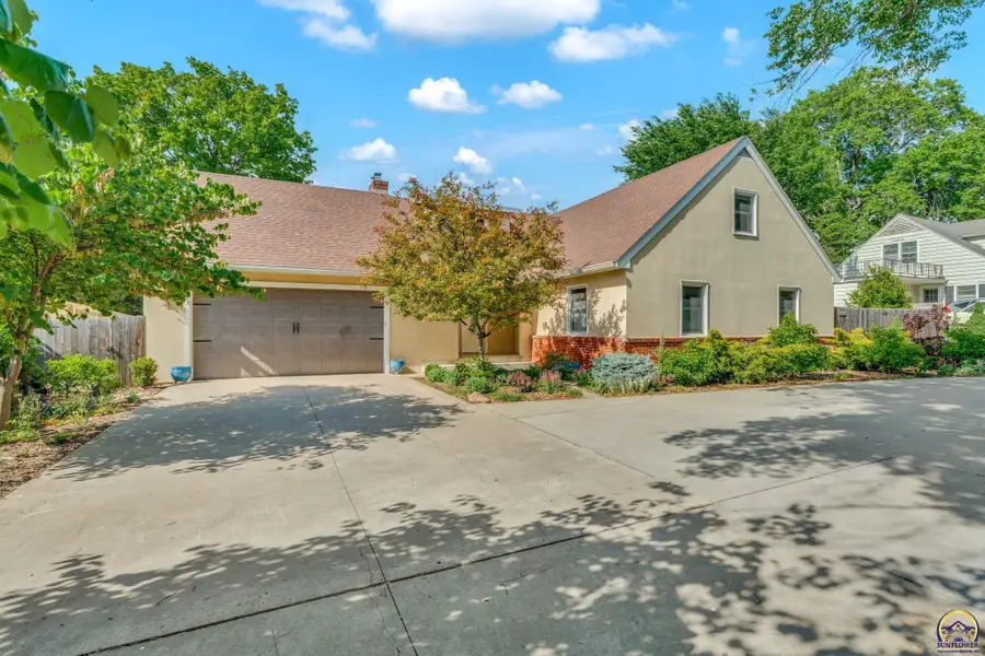 3644 SW 15th St, Topeka, KS 66604 - #2