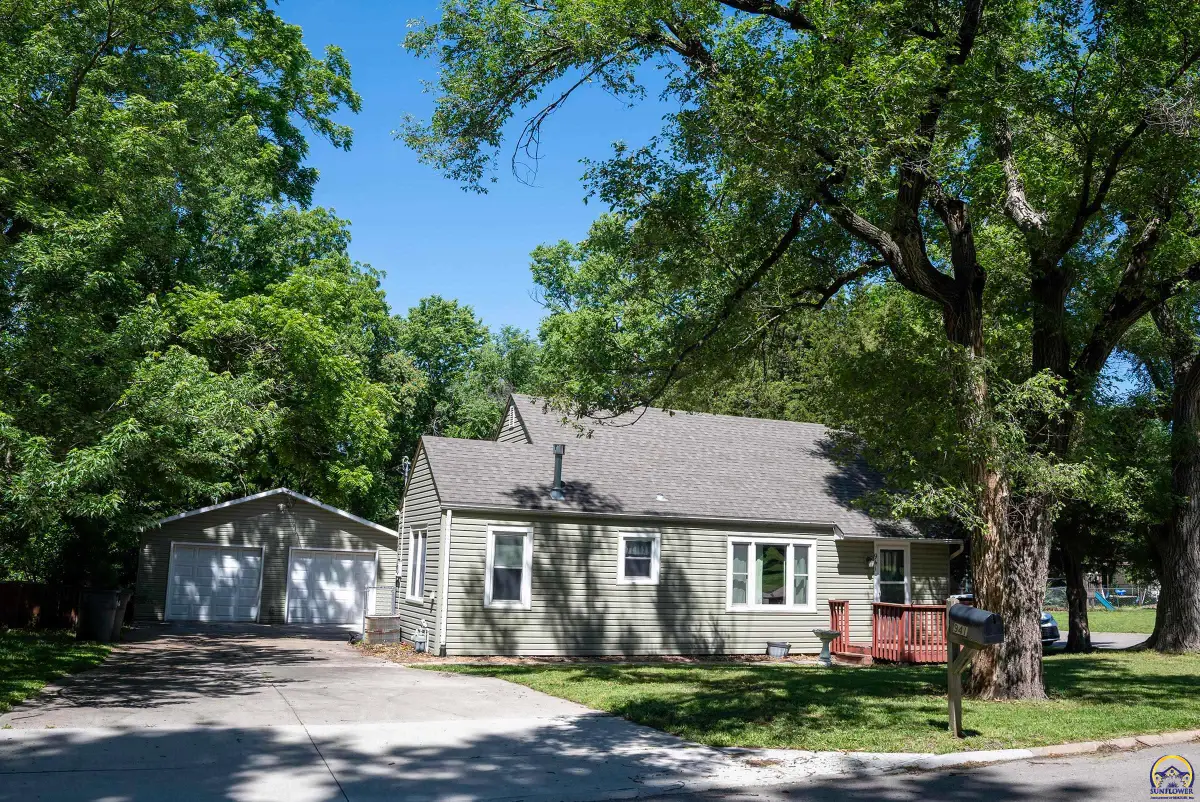 941 Lincoln St, Emporia, KS 66801 - #1