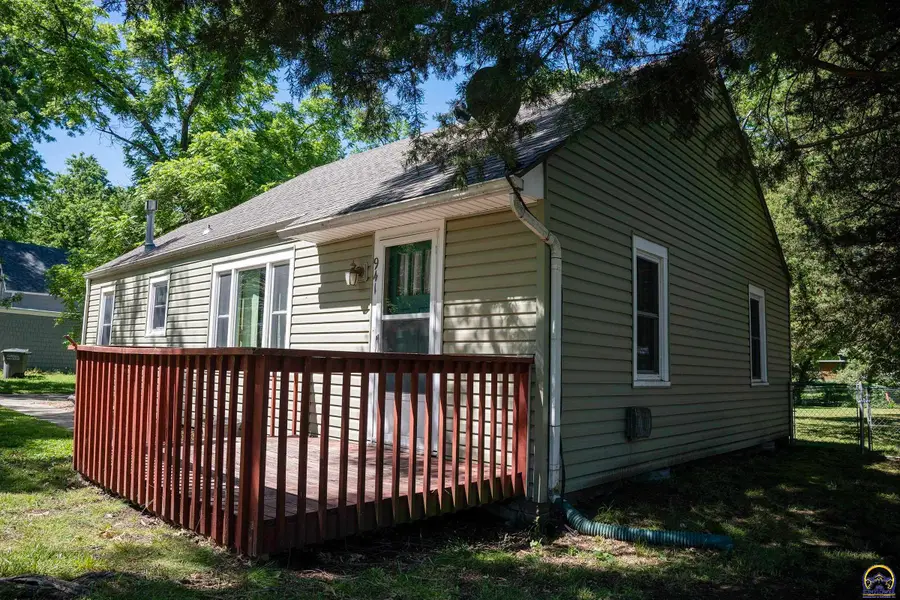 941 Lincoln St, Emporia, KS 66801 - #2