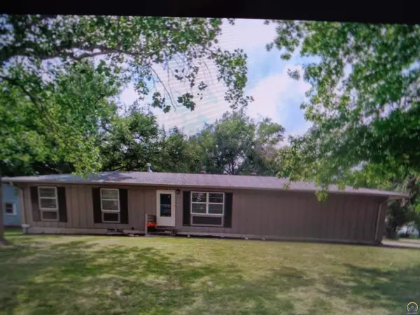 2221 SW Jewell Ave, Topeka, KS 66611