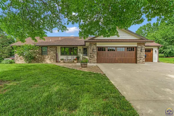 5232 NW Kendall Dr, Topeka, KS 66618