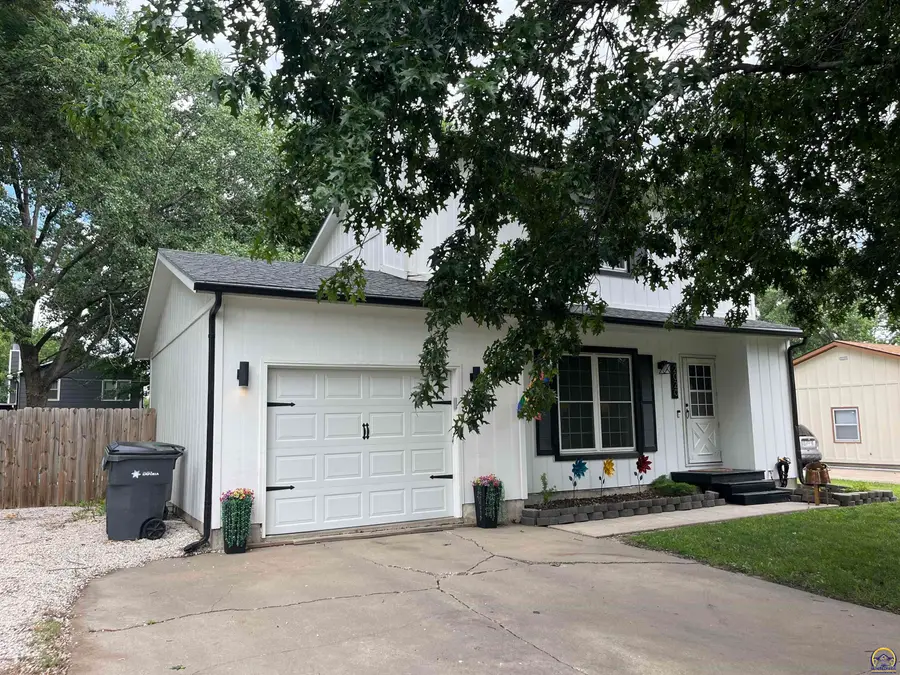 2020 Holiday Dr, Emporia, KS 66801 - #2