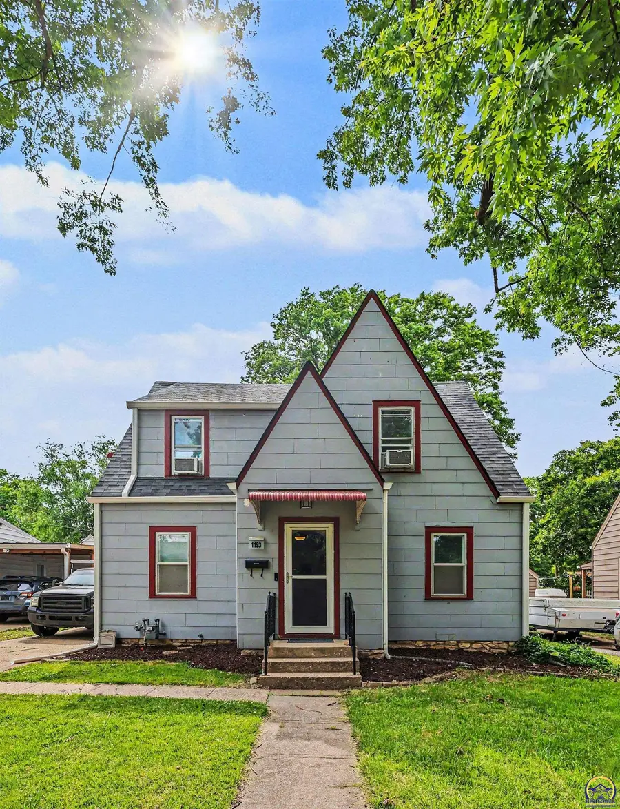1193 SW Warren Ave, Topeka, KS 66604 - #2