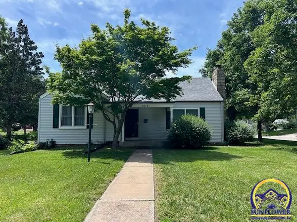 3017 SW 11th St, Topeka, KS 66604